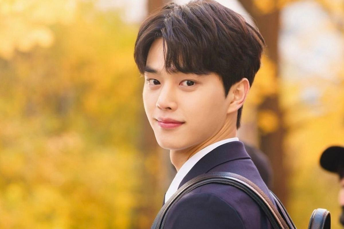 Tôi đem lòng thích một người, thầm lặng như nước, lặng lẽ như hoa tường vi. (Minh họa: Phim Love Alarm)