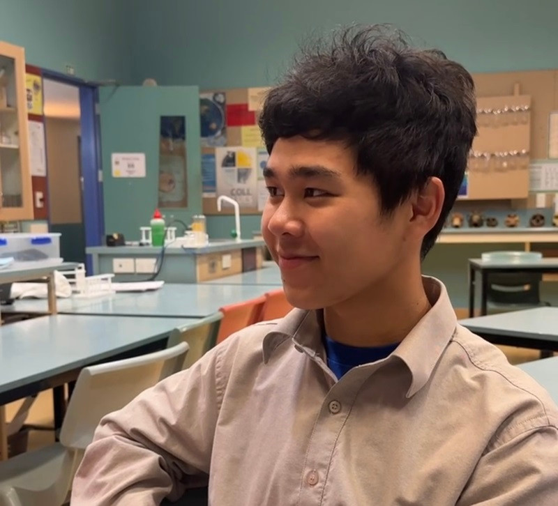 Anh Vũ cho biết giờ thể dục ngoài các môn quen thuộc thì còn có một số môn thể thao của người Maori bản địa rất thú vị. (Ảnh: Thùy Trang) Anh Vũ cho biết giờ thể dục ngoài các môn quen thuộc thì còn có một số môn thể thao của người Maori bản địa rất thú vị. (Ảnh: Thùy Trang)