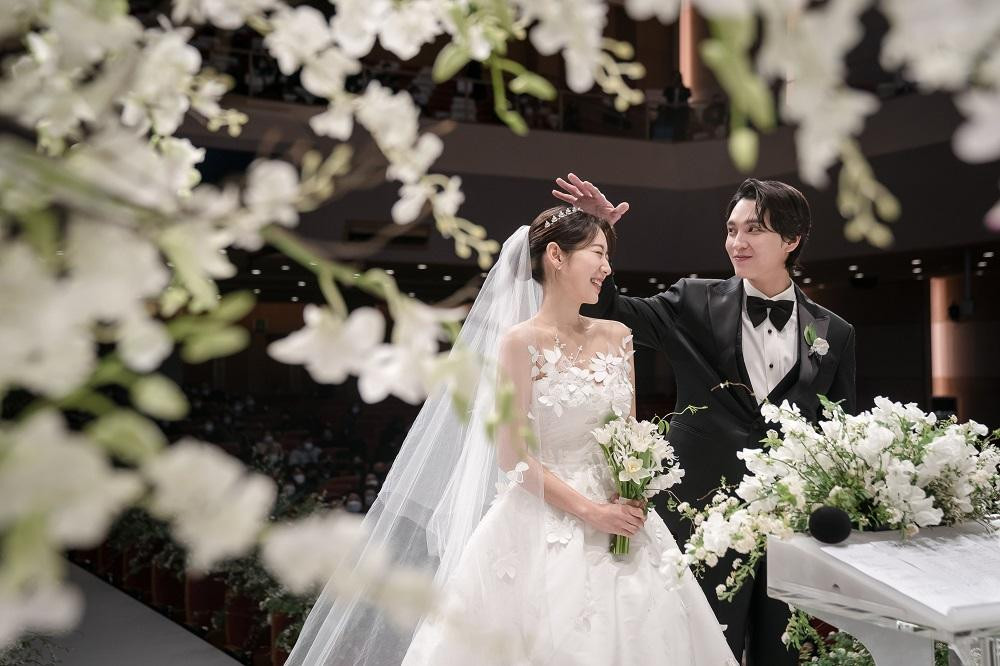 Park Shin Hye xinh đẹp trong ngày cưới. Park Shin Hye xinh đẹp trong ngày cưới.