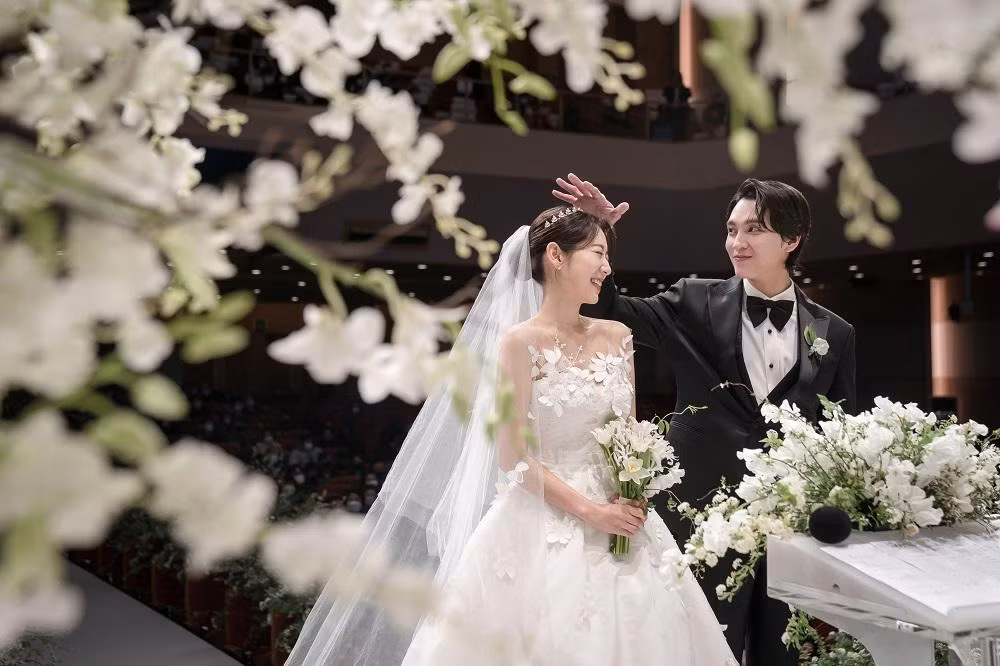 Park Shin Hye xinh đẹp trong ngày cưới.
