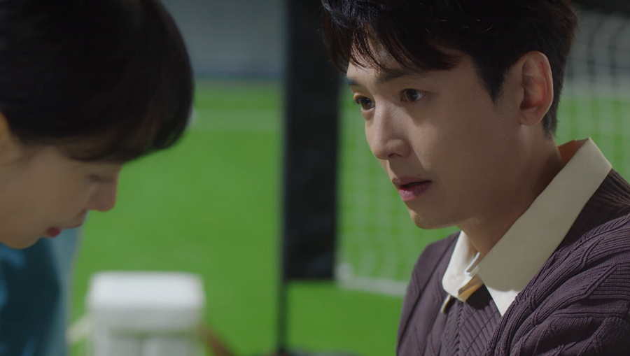 Những cử chỉ quan tâm của Nam Haeng Seon khiến Choi Chi Yeol dần dần rung động.