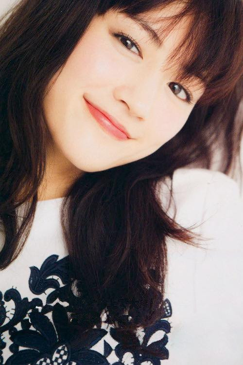 Ayase Haruka phải nhập viện vì viêm phổi.