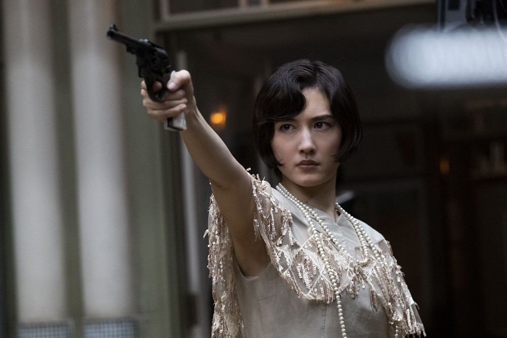 Ayase Haruka trong Revolver Lily. Ayase Haruka trong Revolver Lily.