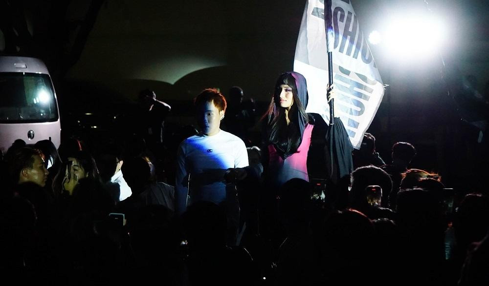 Top 10 Hoa hậu Hoàn Vũ Việt Nam 2022 Ngô Bảo Ngọc nâng cao lá cờ Thể Đa Fashion Show. Top 10 Hoa hậu Hoàn Vũ Việt Nam 2022 Ngô Bảo Ngọc nâng cao lá cờ Thể Đa Fashion Show.