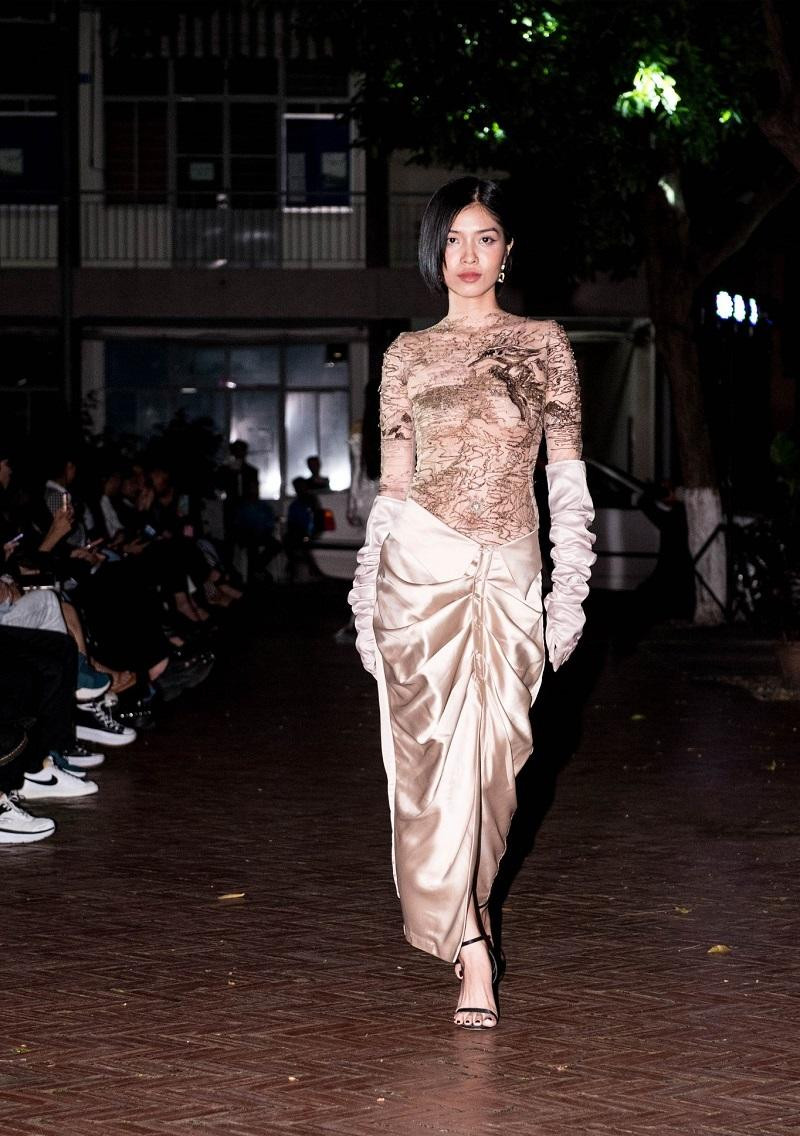 Lộng lẫy và kiêu sa. Lộng lẫy và kiêu sa.