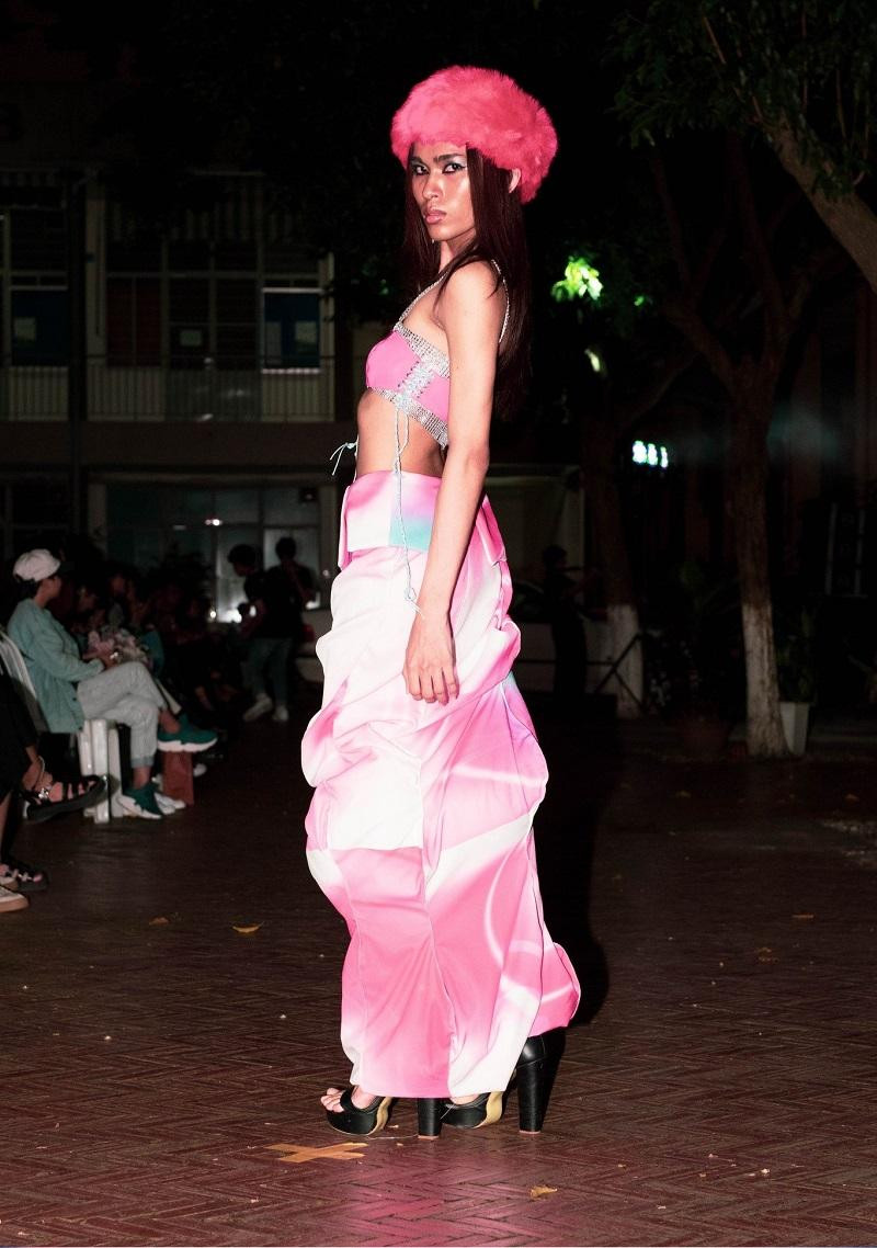 Tại sao nam không được thể diện trang phục hường phấn? Tại sao nam không được thể diện trang phục hường phấn?