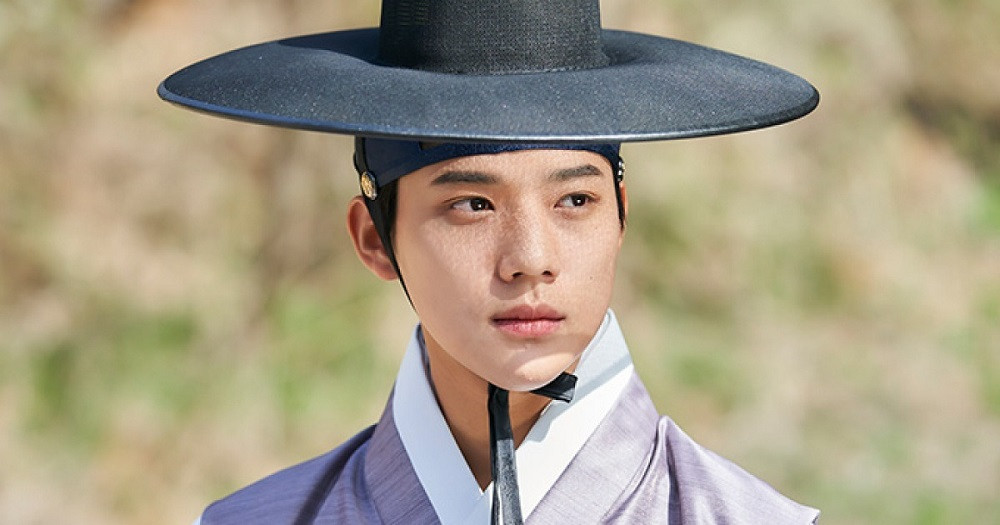 Moon Sang Min trong Dưới Bóng Trung Điện. Moon Sang Min trong Dưới Bóng Trung Điện.