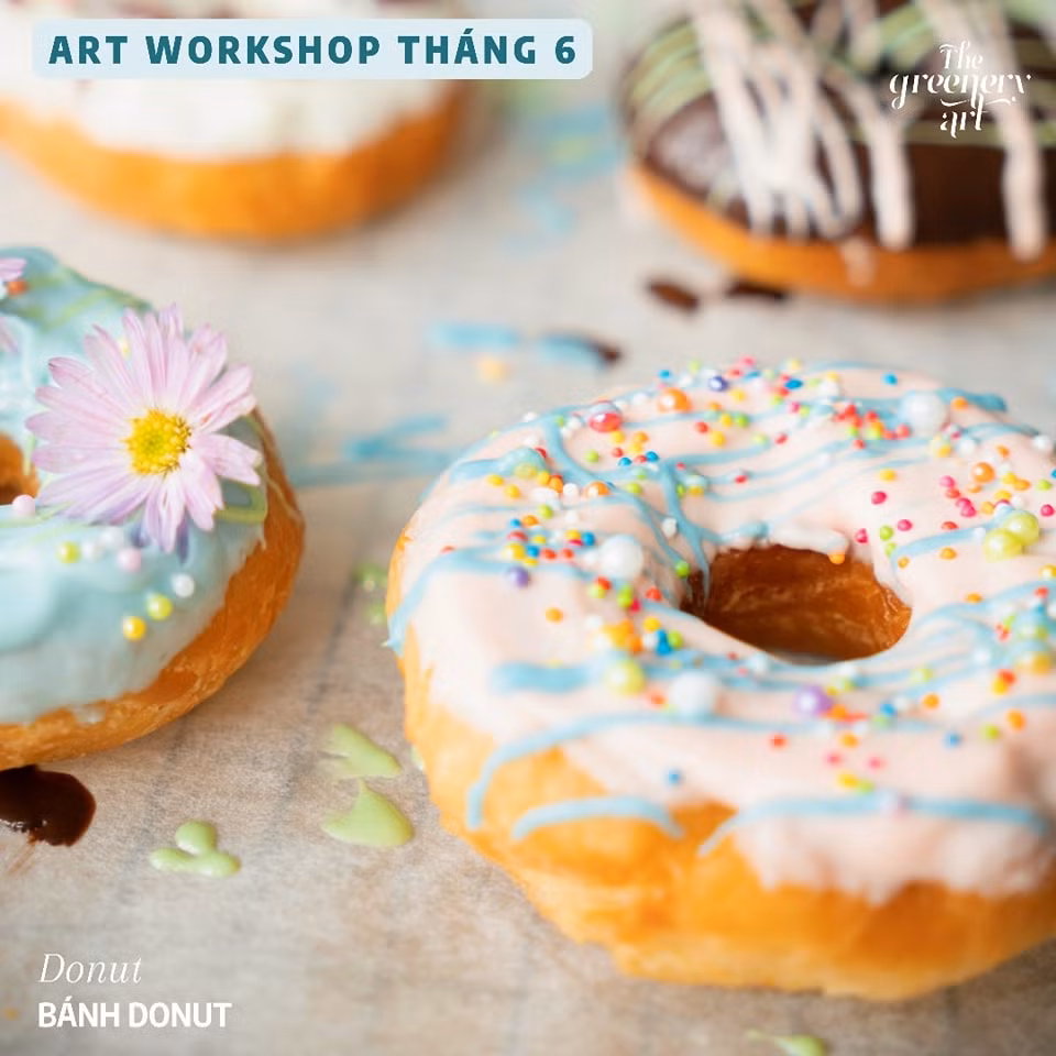 Donut tròn xinh nhiều topping. (Ảnh: The Greenery Art)