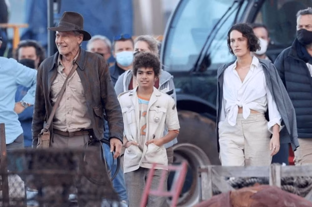 Harrison Ford trên phim trường Indiana Jones 5.