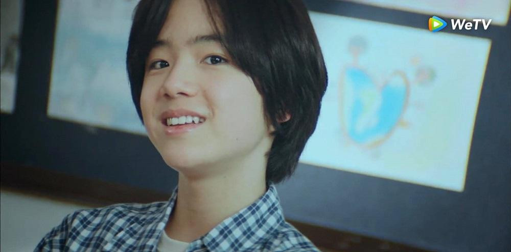 Kang Yo Han ở cuối lớp chiêm ngưỡng màn kịch mình tạo ra. Kang Yo Han ở cuối lớp chiêm ngưỡng màn kịch mình tạo ra.