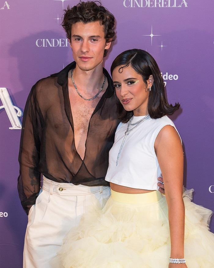 Anh chàng cũng đến ủng hộ bộ phim &quot;Cinderella&quot; do bạn gái đóng chính.