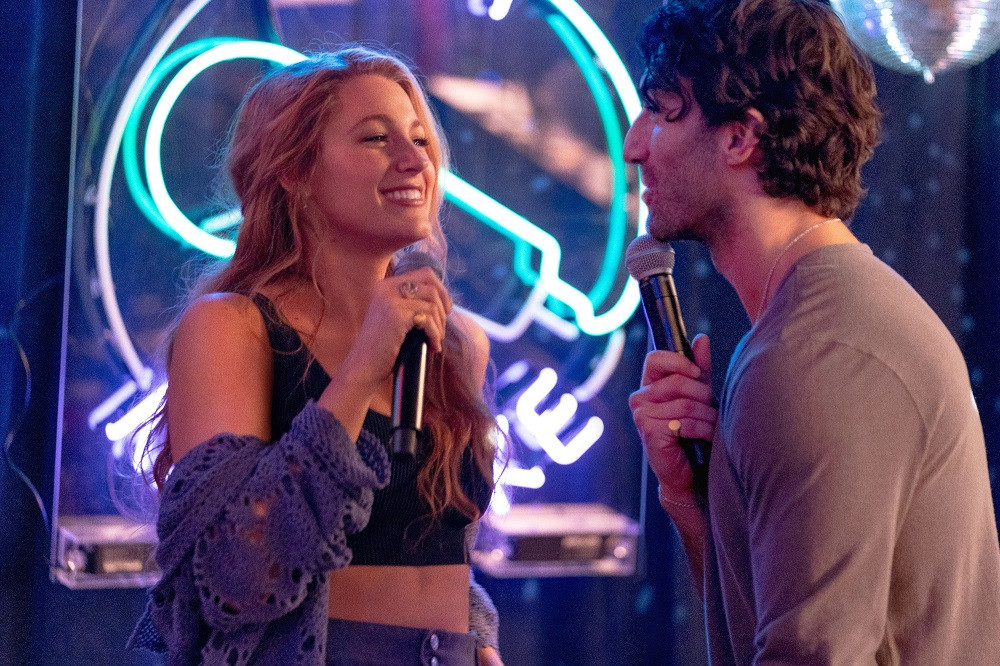 Blake Lively và Justin Baldoni trong It Ends With Us.