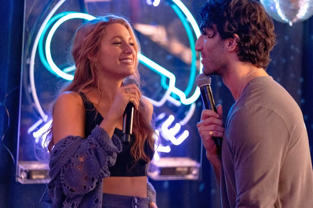 Blake Lively và Justin Baldoni trong It Ends With Us.