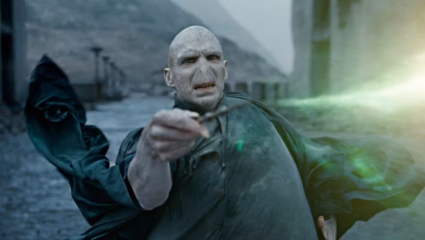 Chúa tể Voldemort trong Harry Potter bản điện ảnh được đảm nhận bởi Ralph Fiennes.