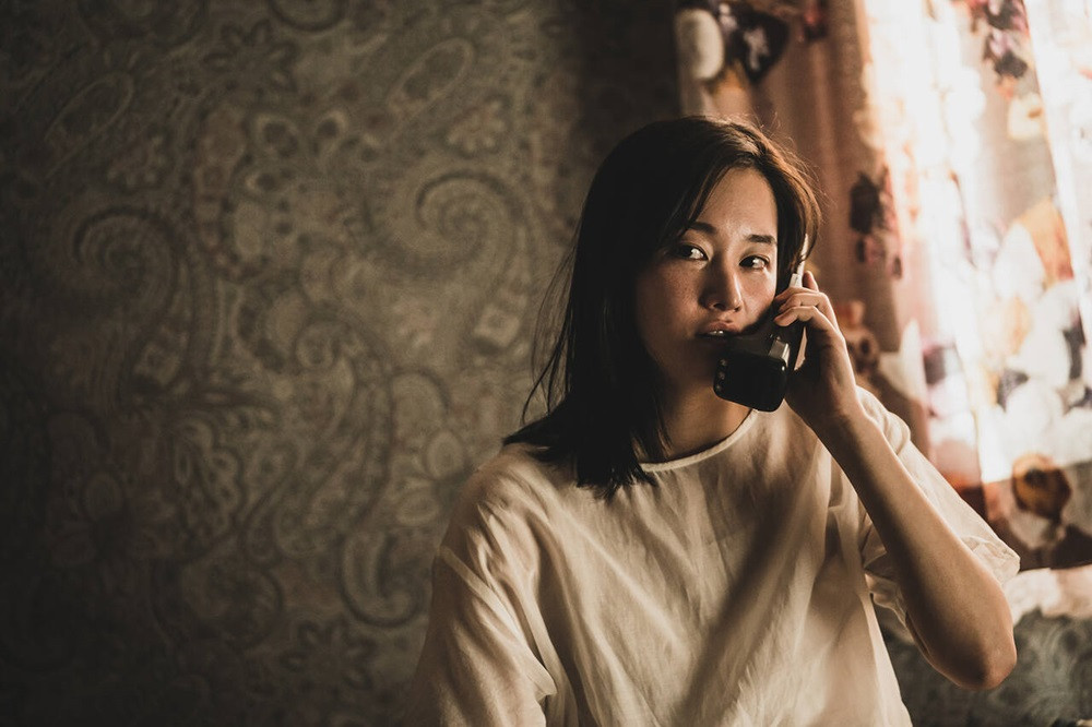 Jeon Jong Seo với diễn xuất nổi da gà trong The Call. Jeon Jong Seo với diễn xuất nổi da gà trong The Call.