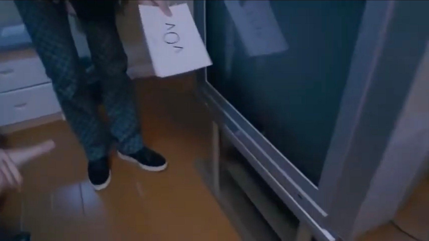 Lâu rồi không thấy tivi kiểu này nha, tưởng thành đồ cổ hết rồi! Lâu rồi không thấy tivi kiểu này nha, tưởng thành đồ cổ hết rồi!