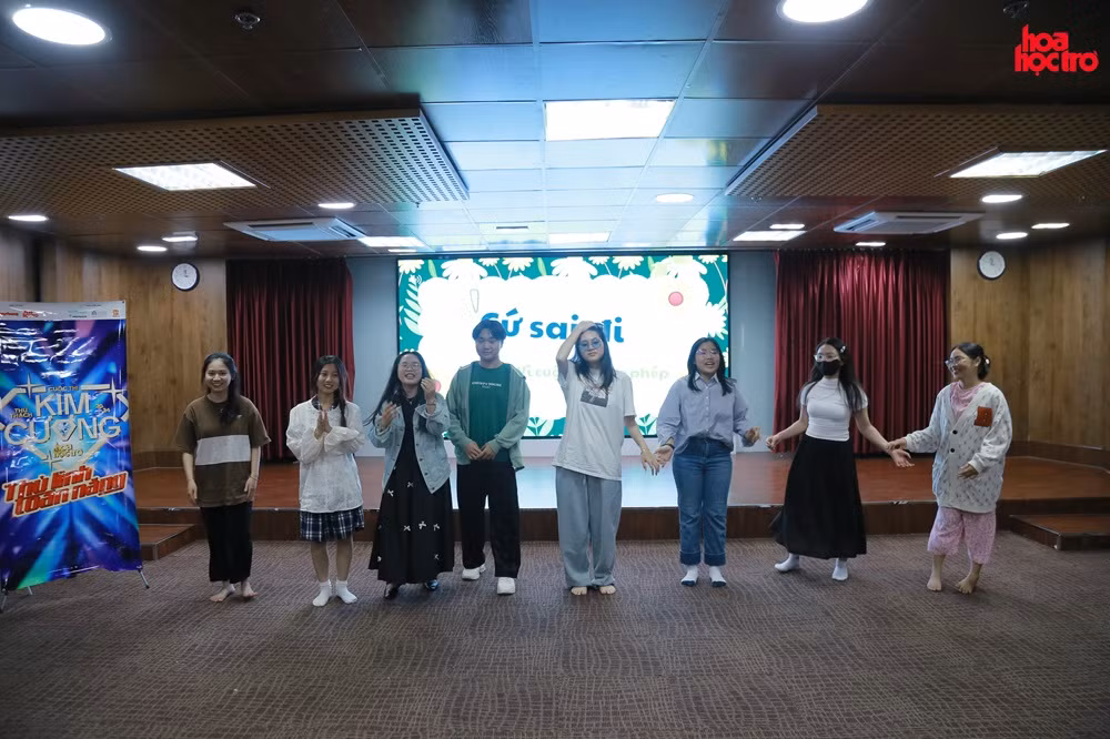 Còn đội Siêu Nhân 4.0 thì chia sẻ câu chuyện về niềm đam mê báo chí của mình.