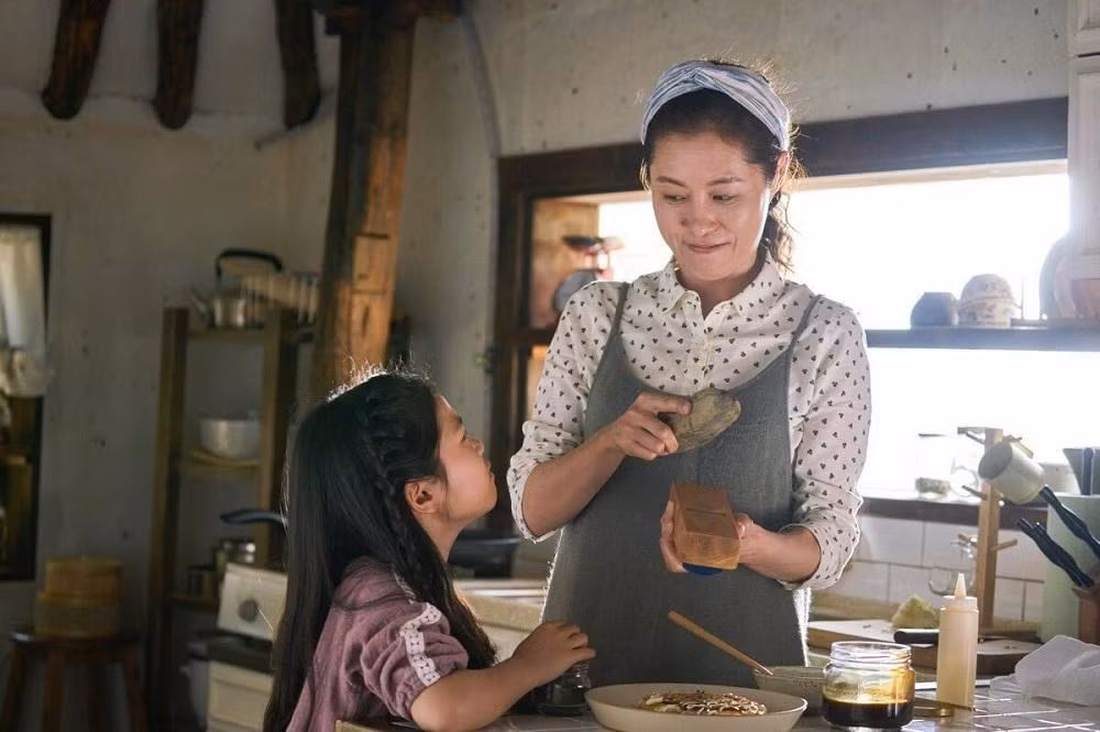 May mắn lớn nhất của tôi trong cuộc đời này - là được làm con của mẹ. (Ảnh minh họa: Phim Little Forest)