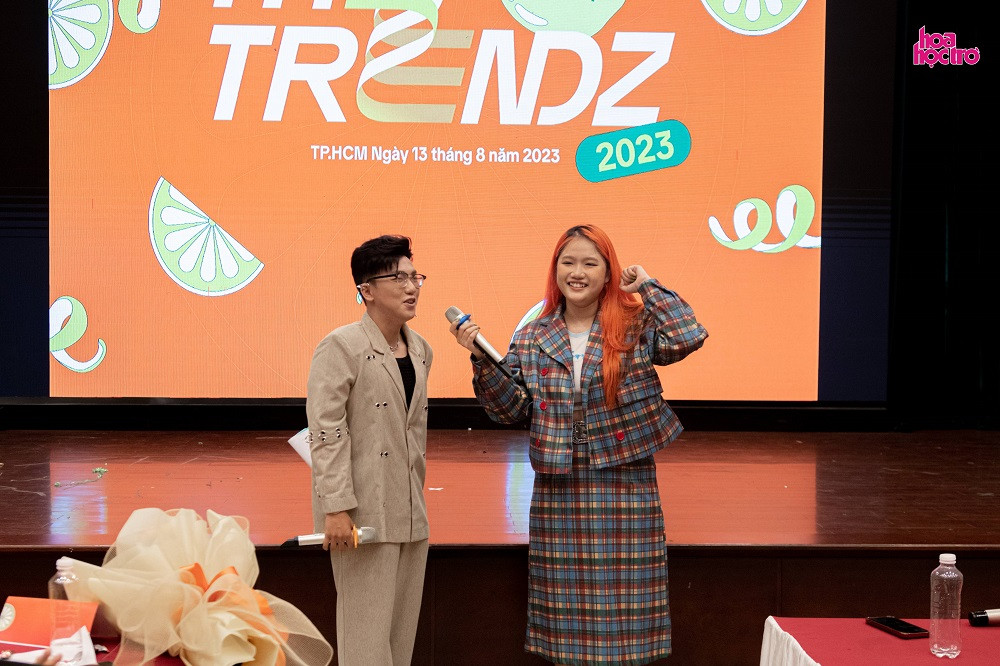 Còn Choco cùng khán giả hòa ca với Người Yêu Không Đá, Ngây Ngô. Còn Choco cùng khán giả hòa ca với Người Yêu Không Đá, Ngây Ngô.