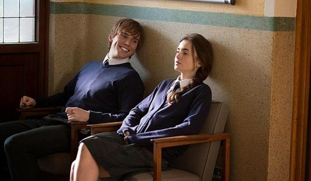 Anh học ở trường cấp ba ngay bên cạnh. (Minh họa: Phim Love, Rosie) Anh học ở trường cấp ba ngay bên cạnh. (Minh họa: Phim Love, Rosie)