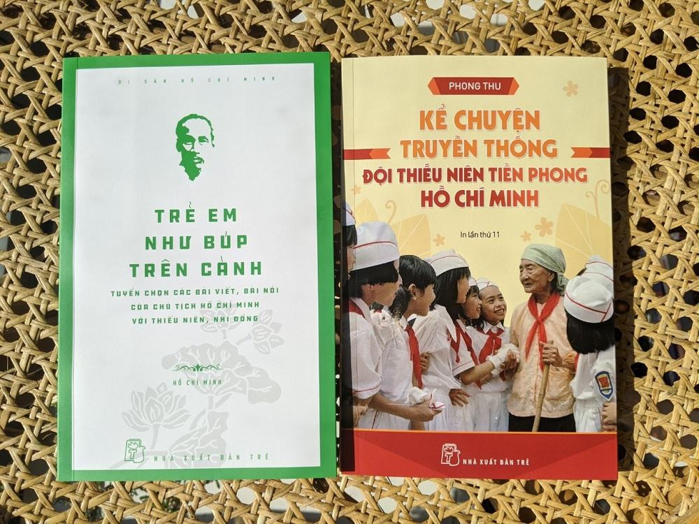 Hai tựa sách nhân kỷ niệm 80 năm ngày thành lập Đội TNTP Hồ Chí Minh. (Ảnh: NXB Trẻ) Hai tựa sách nhân kỷ niệm 80 năm ngày thành lập Đội TNTP Hồ Chí Minh. (Ảnh: NXB Trẻ)