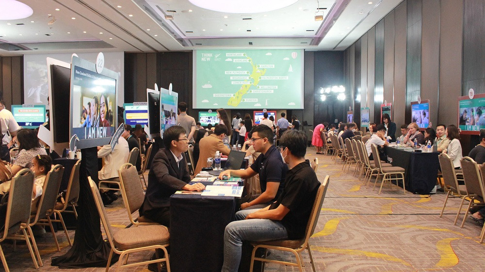 Không gian tư vấn 1:1 của đại diện hơn 30 đơn vị giáo dục hàng đầu tại New Zealand. Không gian tư vấn 1:1 của đại diện hơn 30 đơn vị giáo dục hàng đầu tại New Zealand.