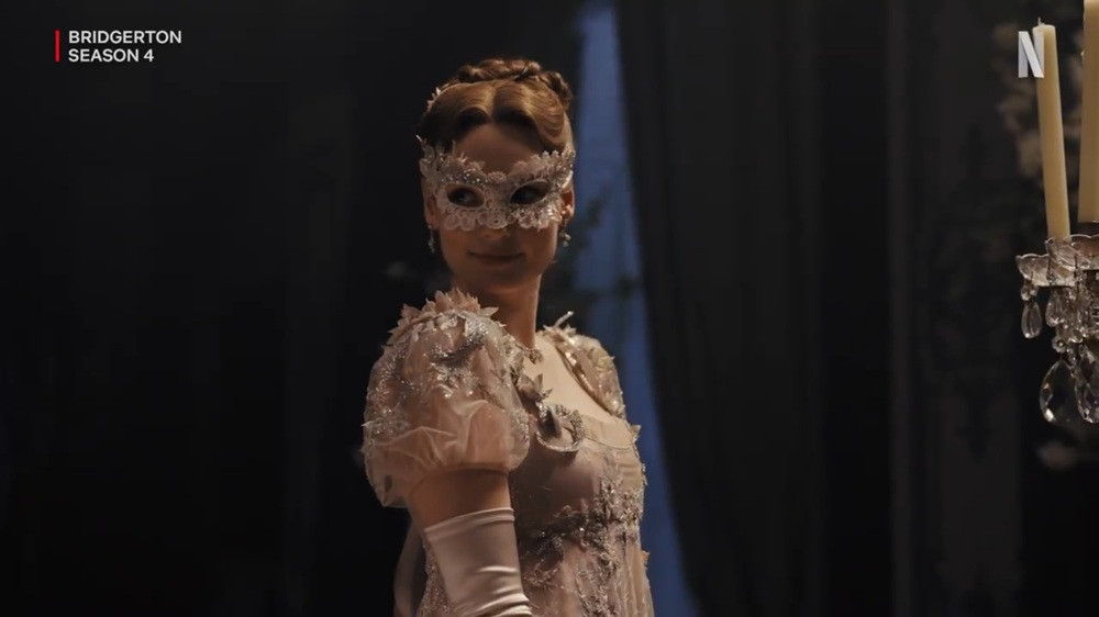 Francesca cũng có mặt trong buổi vũ hội hóa trang.