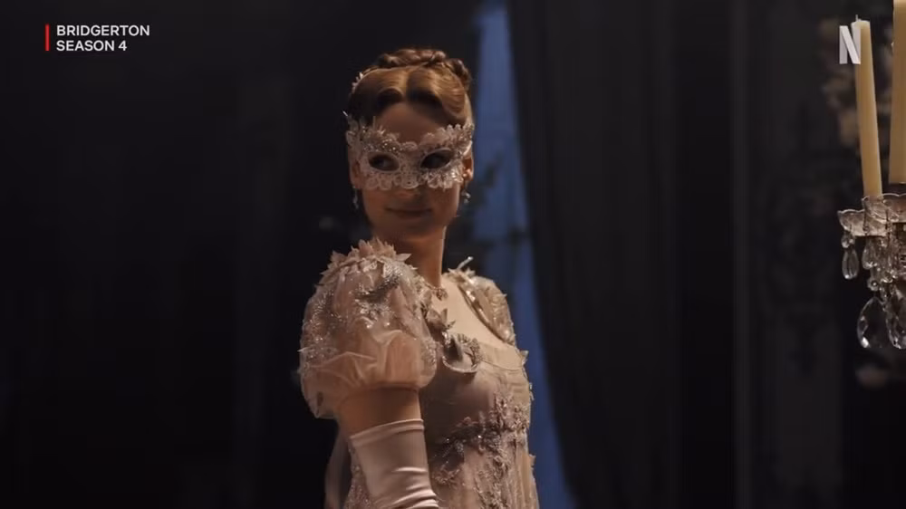 Francesca cũng có mặt trong buổi vũ hội hóa trang.