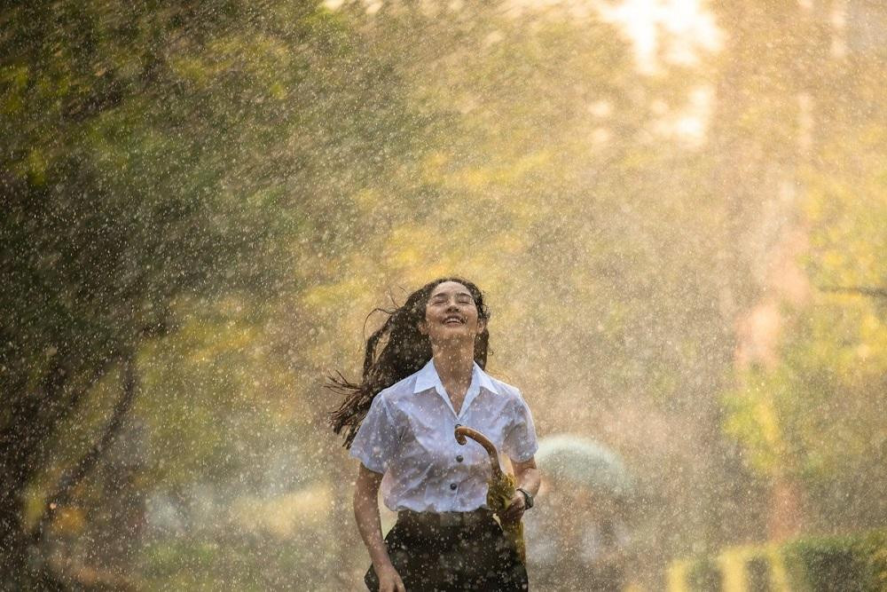 Năm đó thích cậu không dám nói, nhưng sự ngây ngô sẽ giữ mãi trong lòng để lớn lên. (Minh họa: Phim Classic Again) Năm đó thích cậu không dám nói, nhưng sự ngây ngô sẽ giữ mãi trong lòng để lớn lên. (Minh họa: Phim Classic Again)