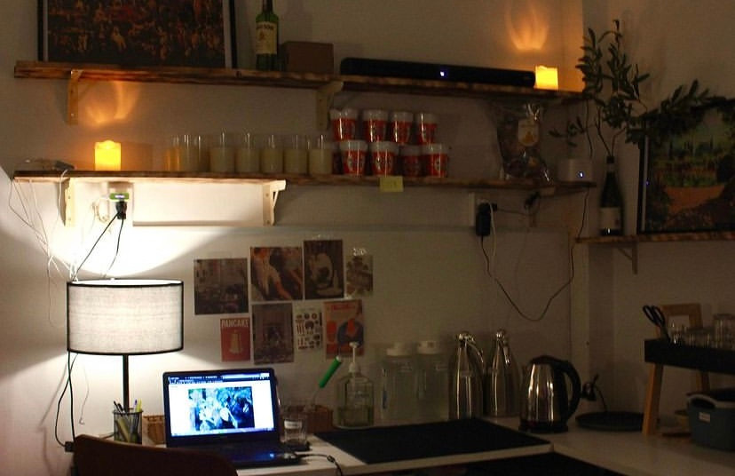 Quầy tự phục vụ với mức giá 25K cho 4 tiếng ngồi tại quán. (Ảnh_ @chorieng.cafe_) Quầy tự phục vụ với mức giá 25K cho 4 tiếng ngồi tại quán. (Ảnh_ @chorieng.cafe_)