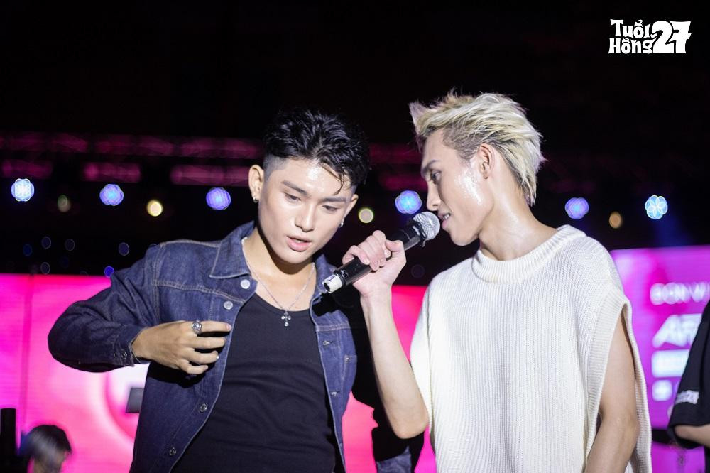 Grey-D và Wren Evans trong đêm nhạc Tuổi Hồng tổ chức tháng 9 vừa qua. Grey-D và Wren Evans trong đêm nhạc Tuổi Hồng tổ chức tháng 9 vừa qua.