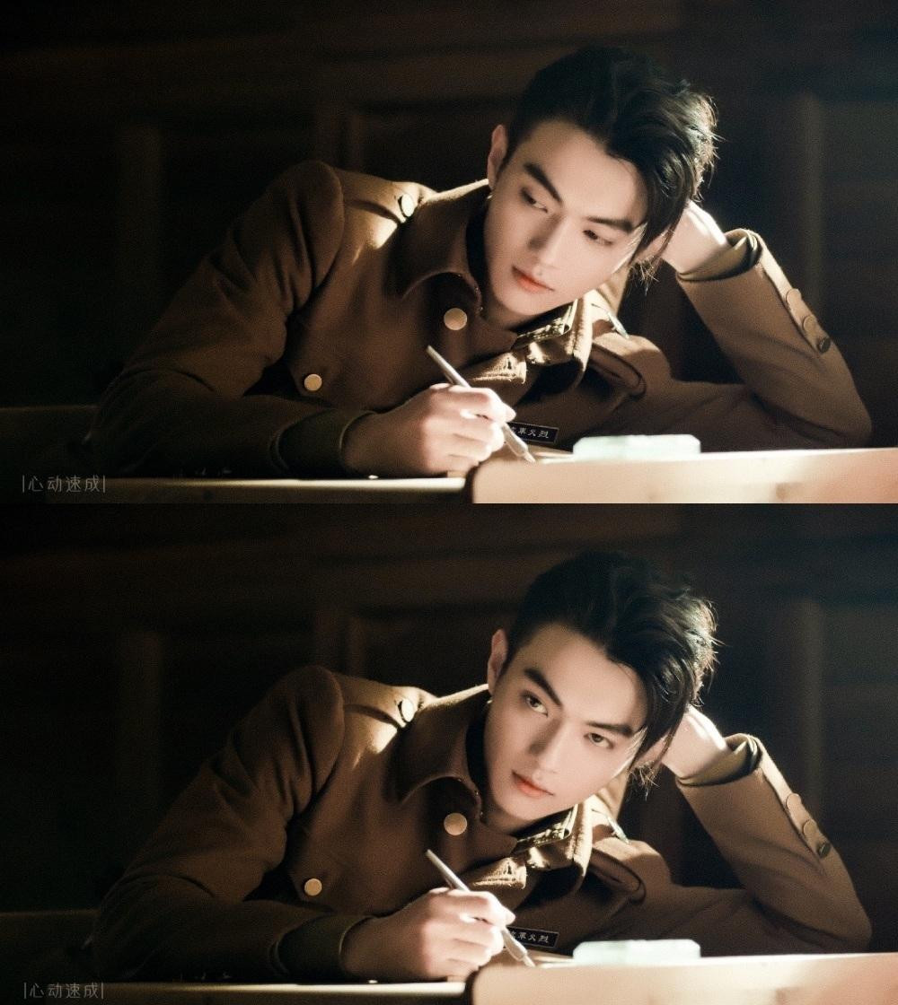 Tạo hình hiện đại đẹp ngất ngây trong &quot;Học Viện Quân Sự Liệt Hỏa&quot;.