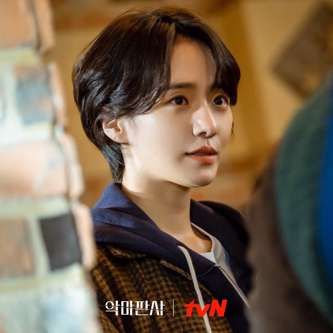Park Gyu Young tươi sáng và mạnh mẽ.