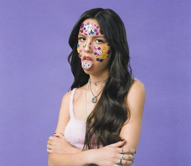 Olivia Rodrigo muốn tập trung cho âm nhạc nhưng hợp đồng với Disney kéo dài đến năm 2023.