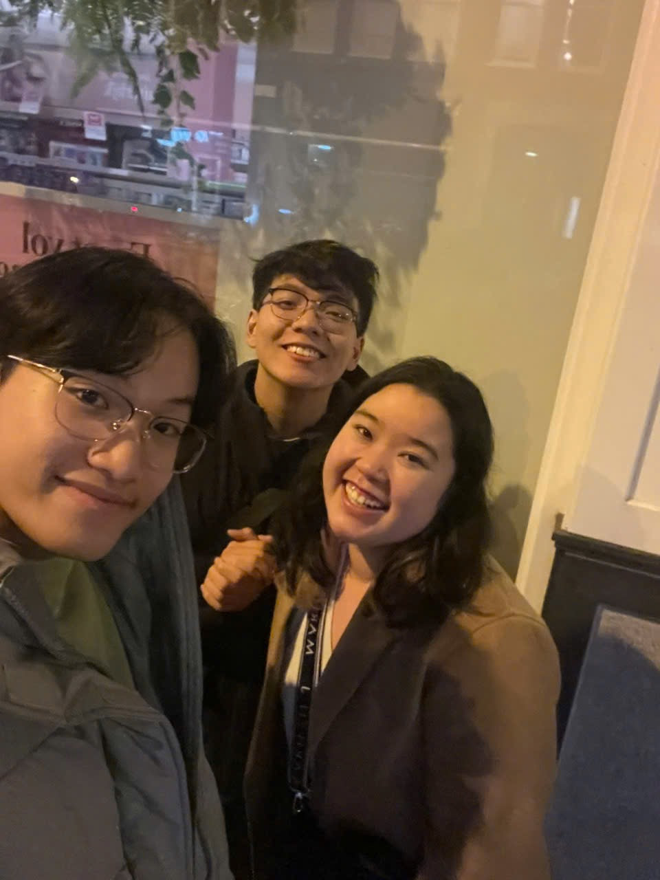 Kim Ngân đón Tết xa nhà cùng bạn bè.