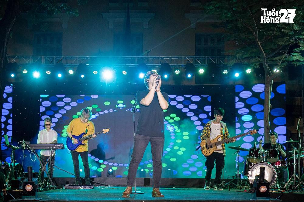 đến Chillies đều khiến Tuổi Hồng trở nên thật đáng nhớ. đến Chillies đều khiến Tuổi Hồng trở nên thật đáng nhớ.