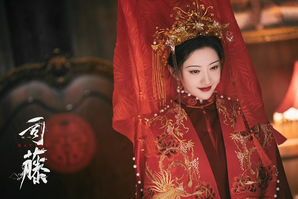 Cảnh Điềm lộng lẫy trong trang phục cô dâu. Cảnh Điềm lộng lẫy trong trang phục cô dâu.