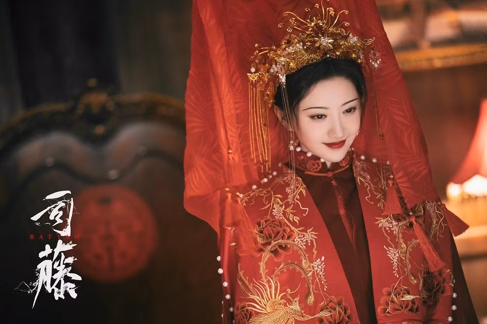 Cảnh Điềm lộng lẫy trong trang phục cô dâu. Cảnh Điềm lộng lẫy trong trang phục cô dâu.