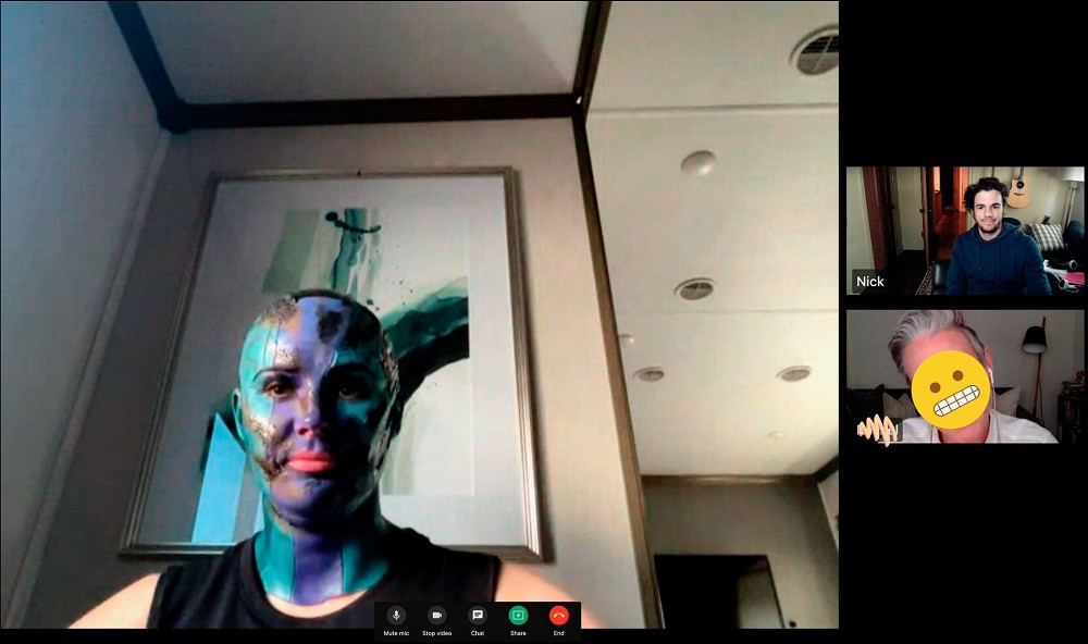 "Nebula" cùng chồng và bác sĩ trị liệu cho các cặp đôi. "Nebula" cùng chồng và bác sĩ trị liệu cho các cặp đôi.