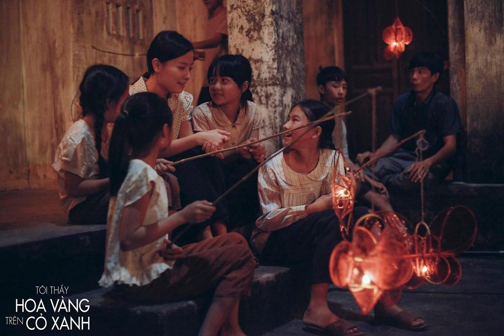 Tôi thuộc một âm thanh, đến nỗi có thể nhặt nó ra khỏi trăm ngàn âm thanh vẫn mỗi ngày giăng qua ngõ. (Minh họa: Phim Tôi thấy hoa vàng trên cỏ xanh) Tôi thuộc một âm thanh, đến nỗi có thể nhặt nó ra khỏi trăm ngàn âm thanh vẫn mỗi ngày giăng qua ngõ. (Minh họa: Phim Tôi thấy hoa vàng trên cỏ xanh)