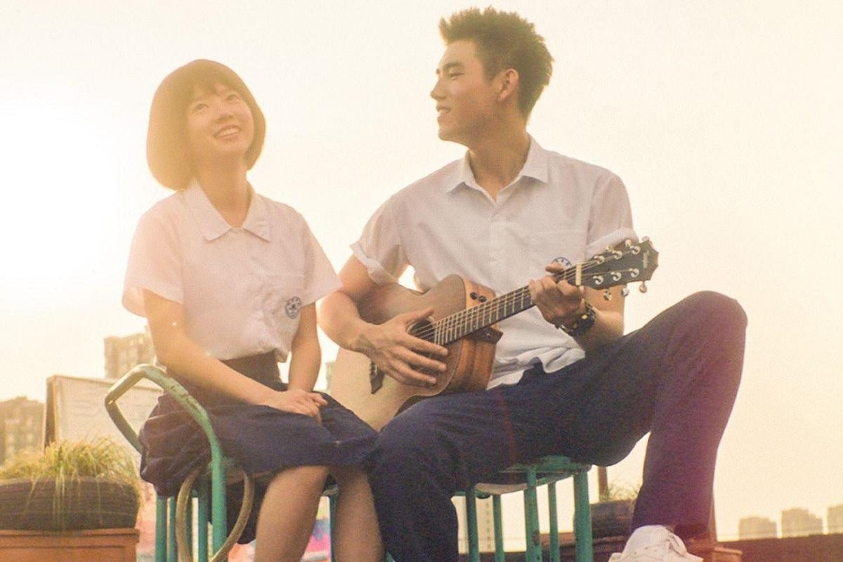 So với Mặt Trăng, tớ thích làm hoa hướng dương ở cạnh cậu hơn. (Minh họa: Phim My Best Summer)