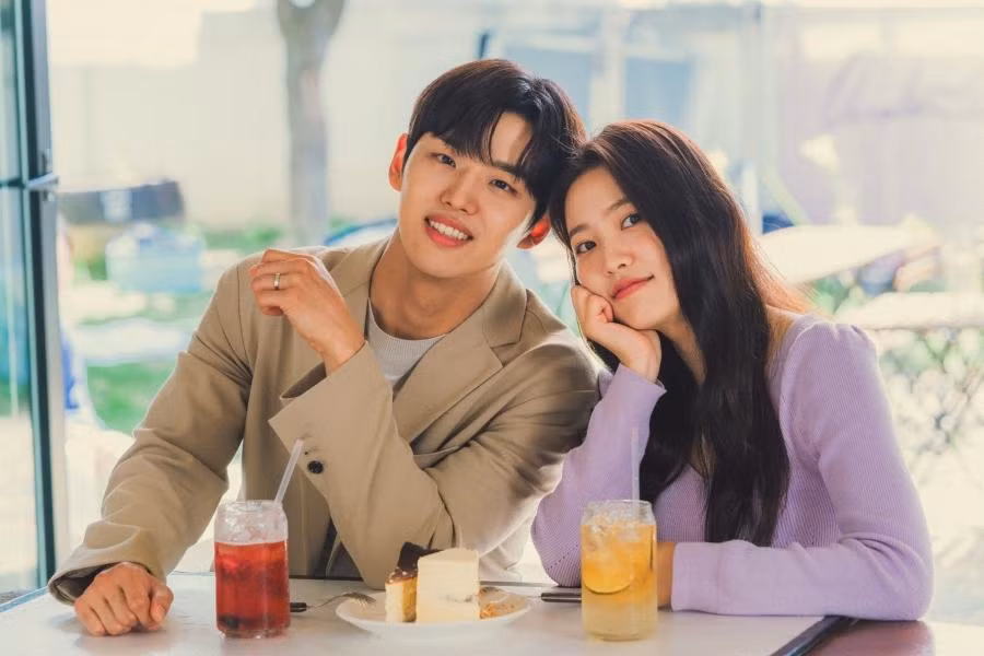 Yeri và Hongseok đẹp đôi, chemistry cũng dễ thương.