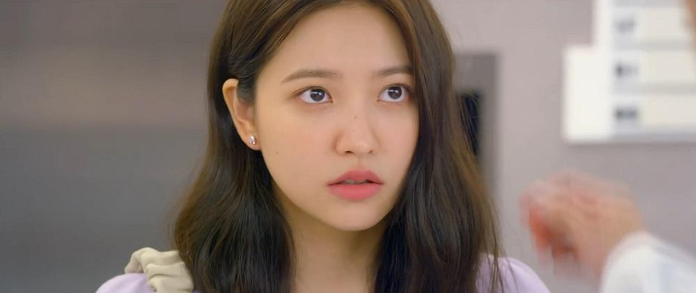 Yeri trong trẻo, ngọt ngào, diễn xuất cũng khá ổn. Yeri trong trẻo, ngọt ngào, diễn xuất cũng khá ổn.