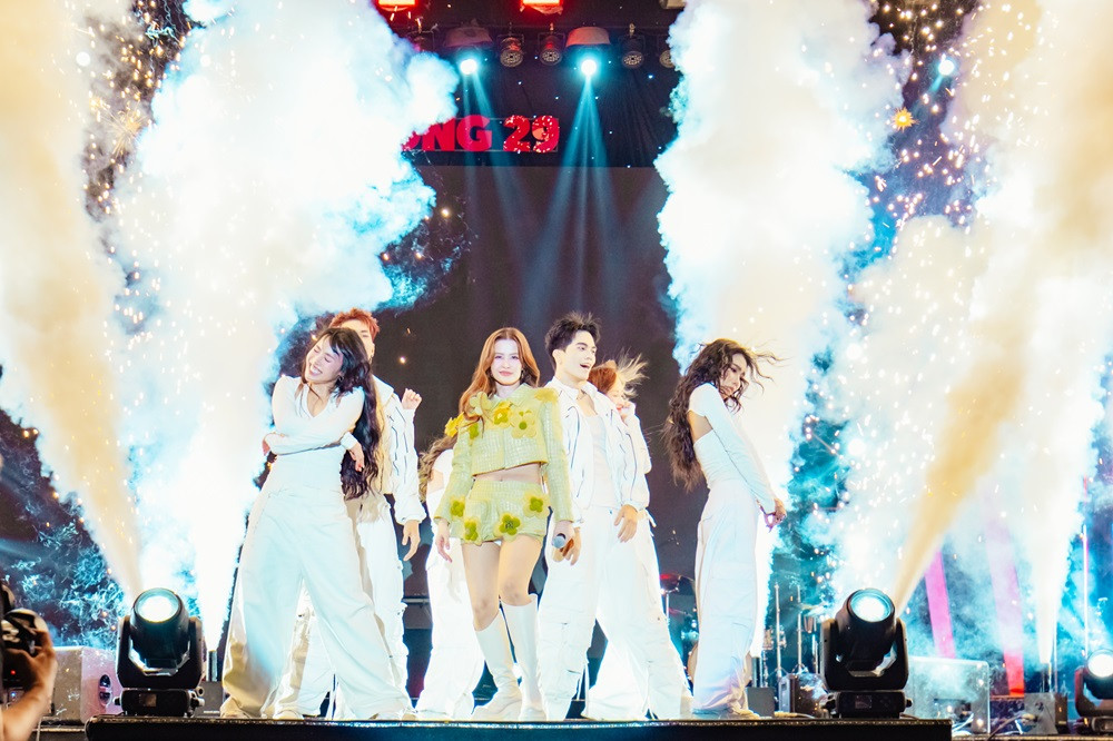 Đông Nhi “nhí nhảnh” đốn tim teen. (Ảnh: Như An) Đông Nhi “nhí nhảnh” đốn tim teen. (Ảnh: Như An)