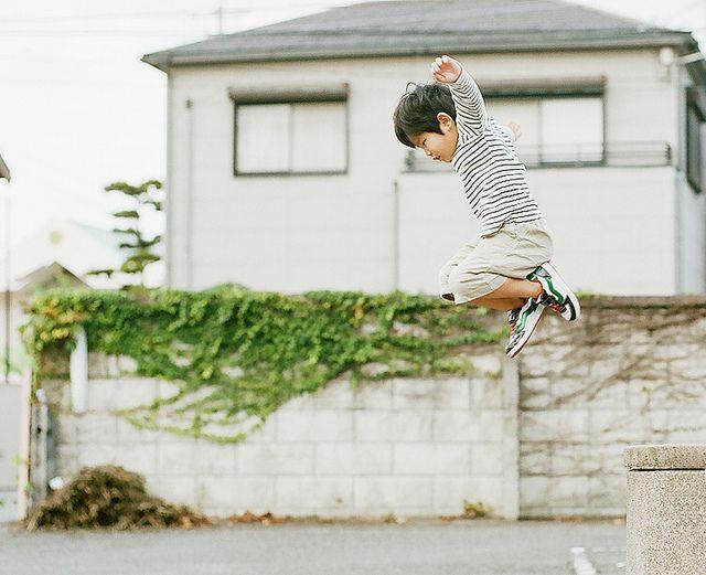 Những con diều lúc đó tựa như những cánh chim đại diện cho niềm vui, cho hoài bão của những đứa trẻ. (Ảnh minh họa: Haru and Mina) Những con diều lúc đó tựa như những cánh chim đại diện cho niềm vui, cho hoài bão của những đứa trẻ. (Ảnh minh họa: Haru and Mina)