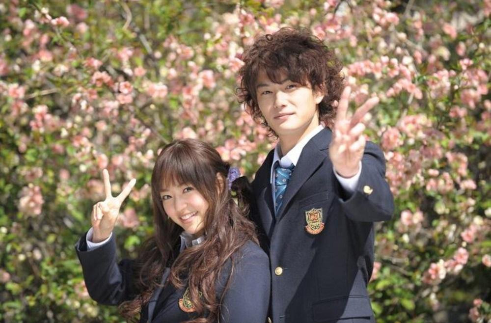 Mình gặp lại nhau khi hoa gạo nở nhé. (Minh họa: Phim Tình Đầu Dành Hết Cho Em) Mình gặp lại nhau khi hoa gạo nở nhé. (Minh họa: Phim Tình Đầu Dành Hết Cho Em)