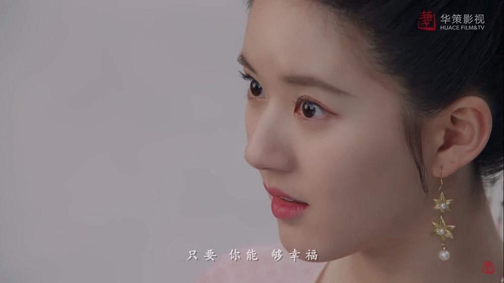 Ánh mắt lấp lánh của Lạc Yên...