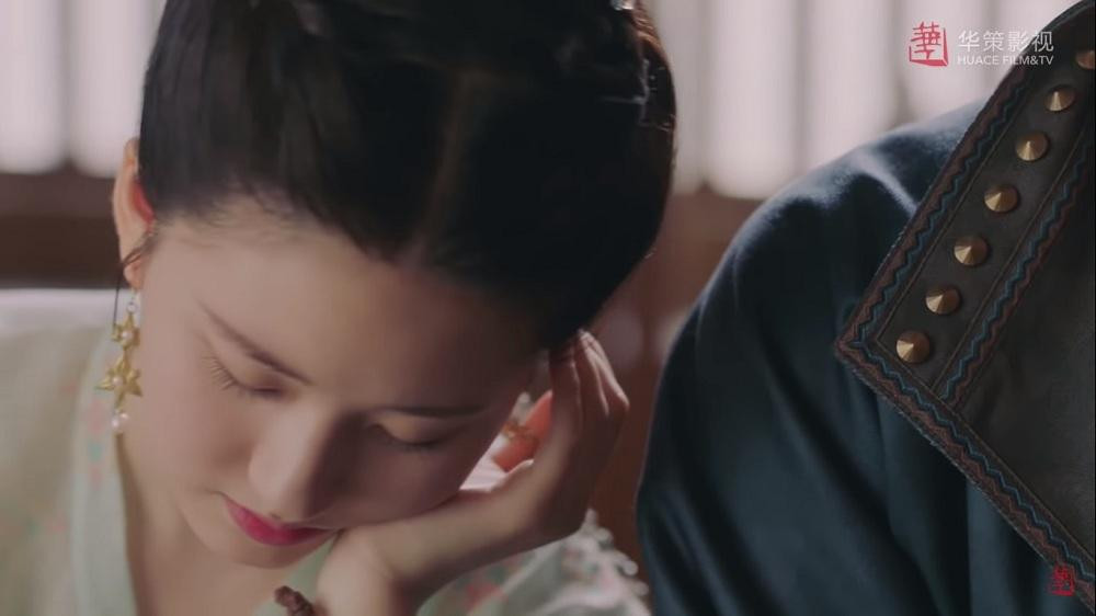 Lạc Yên ngủ gật rồi.