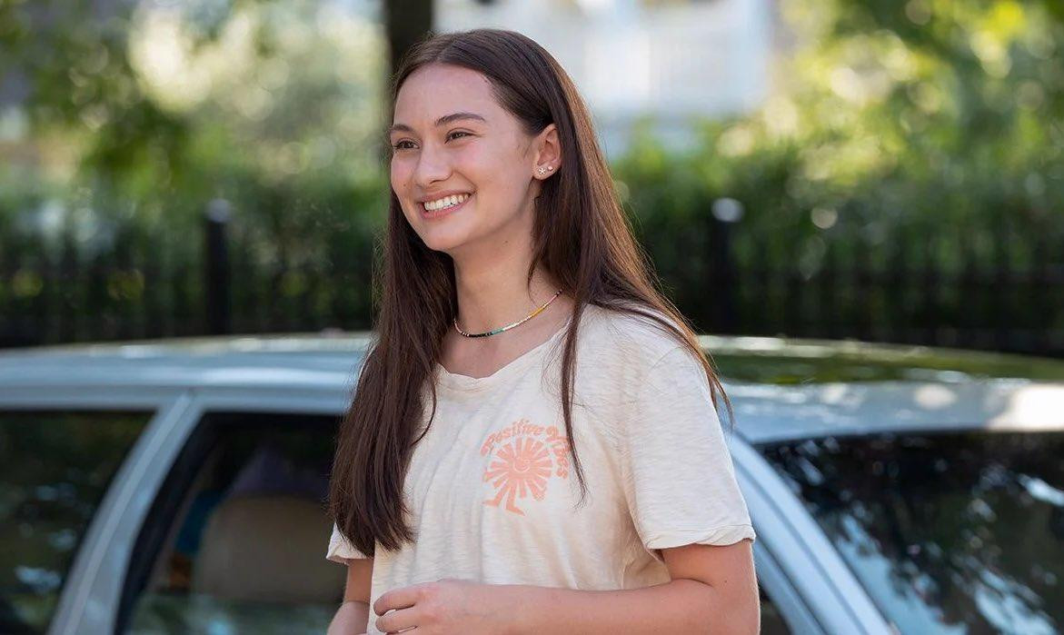 Lola Tung - vai Belly.