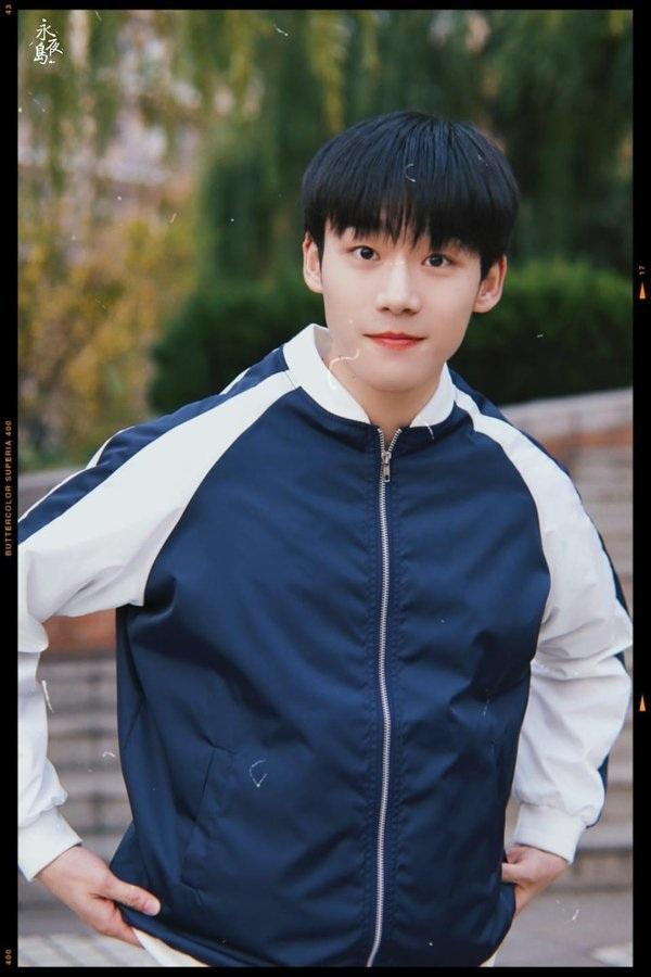 Tạ Hưng Dương tham gia khá nhiều phim với vai phụ. Tạ Hưng Dương tham gia khá nhiều phim với vai phụ.